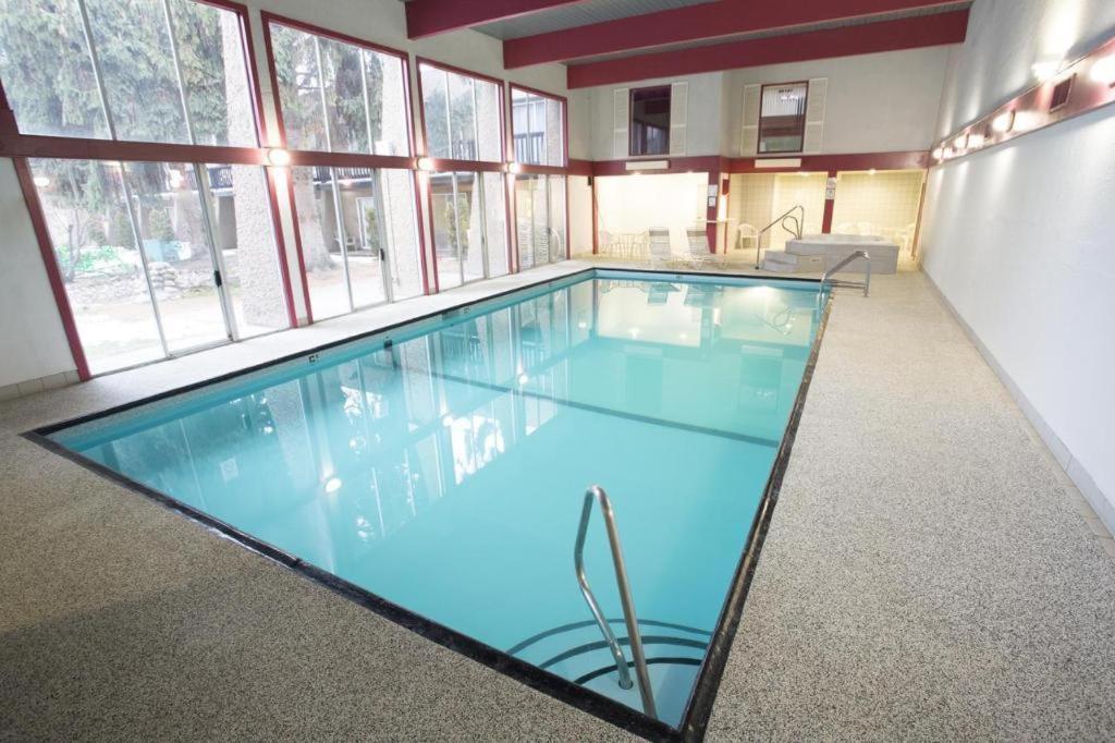 Riviera Village Green Hotel Complex Vernon Dış mekan fotoğraf
